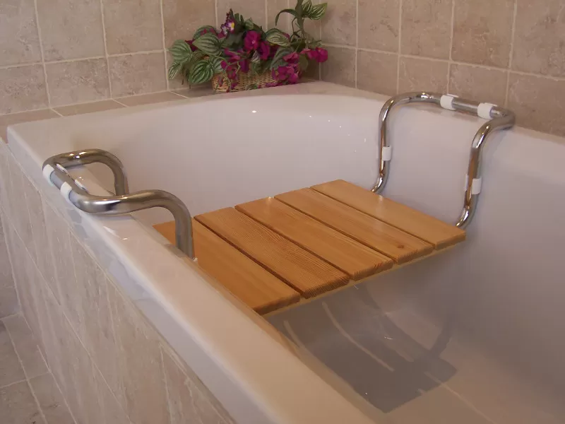 Sedile in larice per vasca castelmerlino